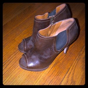 Women’s Nine West peep toe Heels